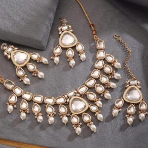 Gold Plated Kundan Jewellery Set With Maangtikka