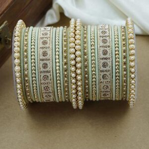 Pista Traditional Metal Bangle Set